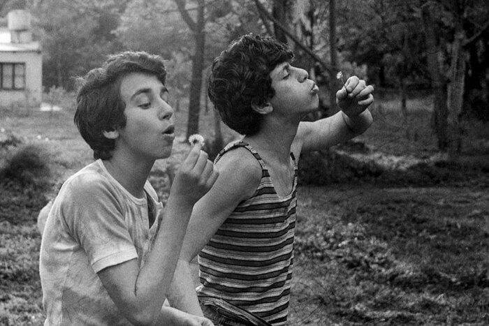 Los pliegues del pasado, memoria en blanco y negro