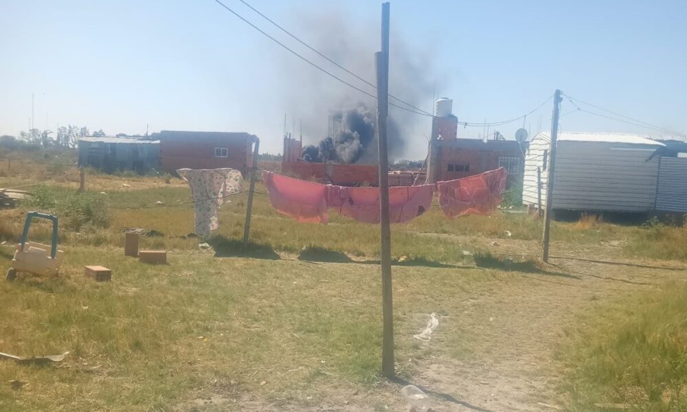 Alerta en Villa Serra por incendios reiterados: denuncian que menores prenden fuego