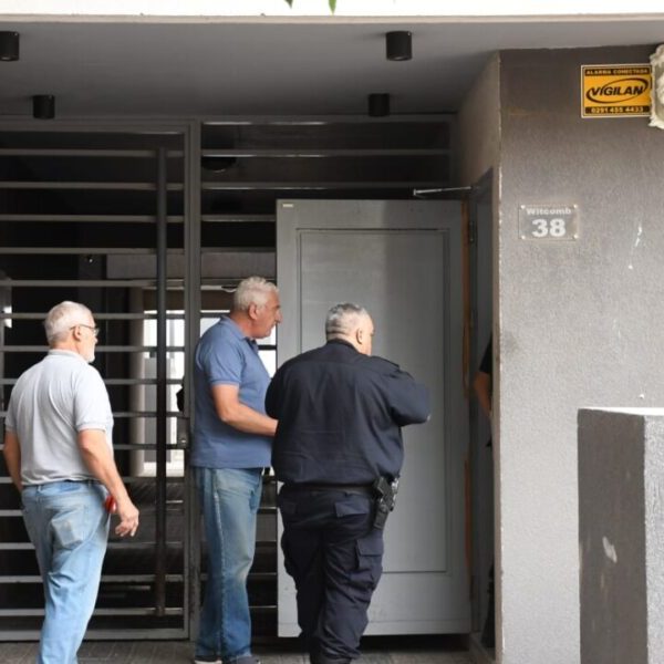 Cuantioso robo a una financiera en calle Witcomb: un detenido tras un choque con la policía