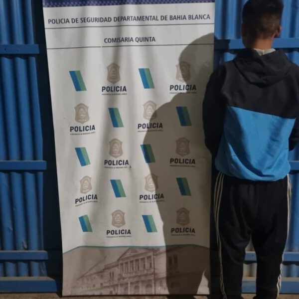 Amenazó con un destornillador y le robó la moto a una pareja: terminó detenido