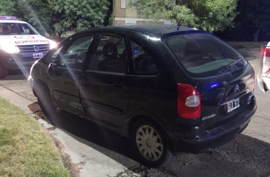 Madrugada accidentada en Bahía Blanca: un motociclista hospitalizado tras un fuerte choque