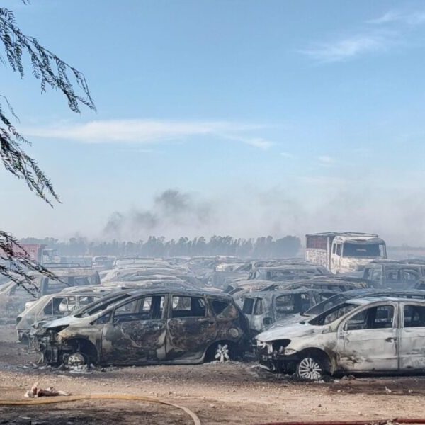 Incendio en el depósito judicial de la Ruta 51: incertidumbre por el resarcimiento de 300 vehículos