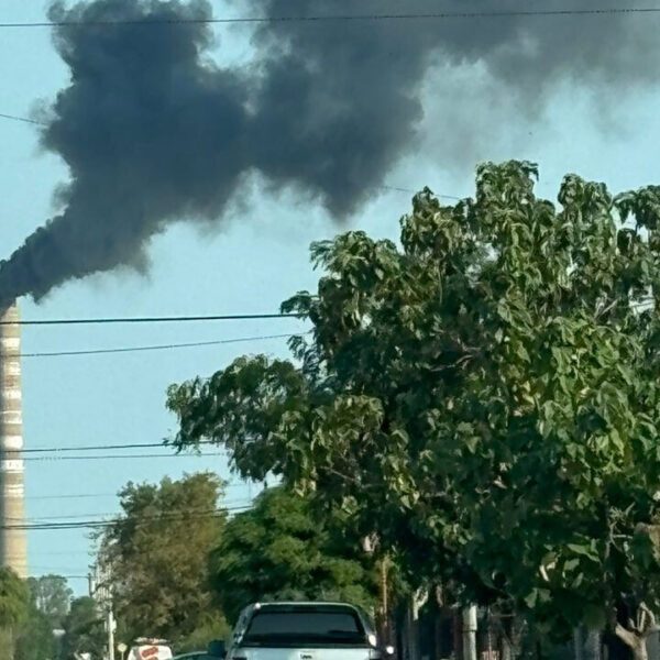 Emisión de humo negro en la Termoeléctrica Piedra Buena genera alarma en White