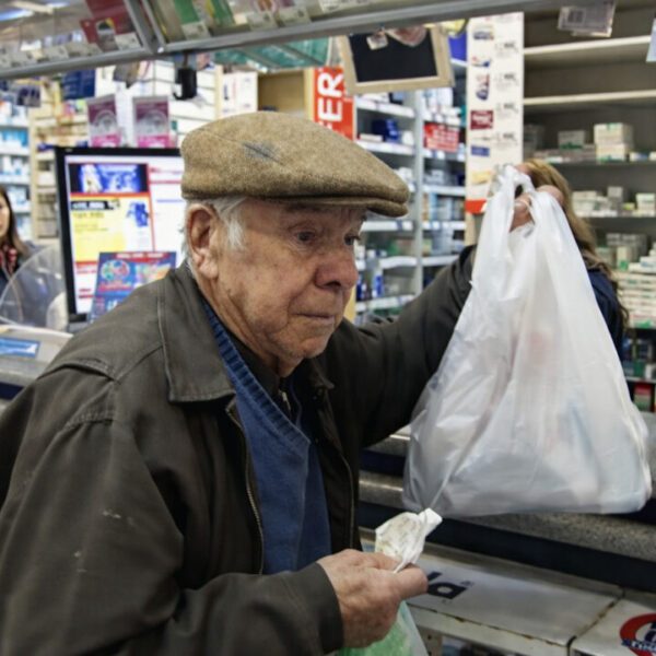 Alerta nacional: las farmacias advierten que no pueden reponer stock por la falta de pago de PAMI