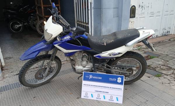 Inseguridad en el Barrio Universitario: lo atraparon mientras intentaba arrancar una moto «puenteando» los cables