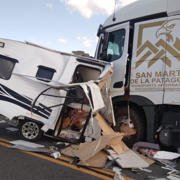 Caos en la Ruta 51: un camionero herido tras ser impactado por una casilla que se soltó en pleno viaje