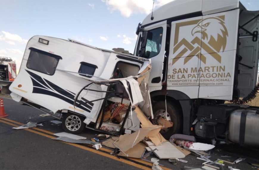 Caos en la Ruta 51: un camionero herido tras ser impactado por una casilla que se soltó en pleno viaje