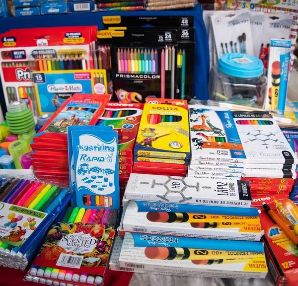 Vuelta a clases 2026: útiles subieron menos que la inflación pero la tecnología dispara los presupuestos