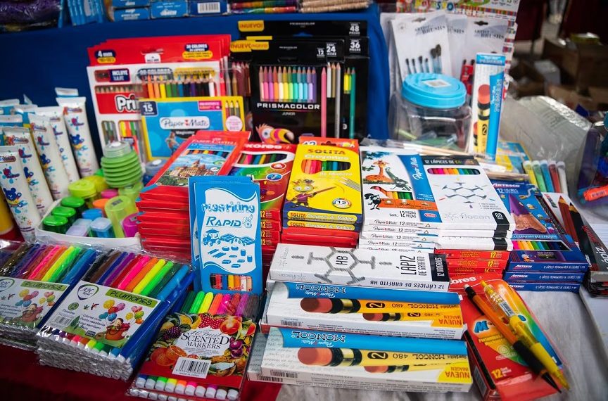 Vuelta a clases 2026: útiles subieron menos que la inflación pero la tecnología dispara los presupuestos